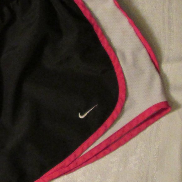 Nike Women's Dri-Fit Black\Pink\White Athletic Shorts w\ Liner. Size Med… - Picture 3 of 3